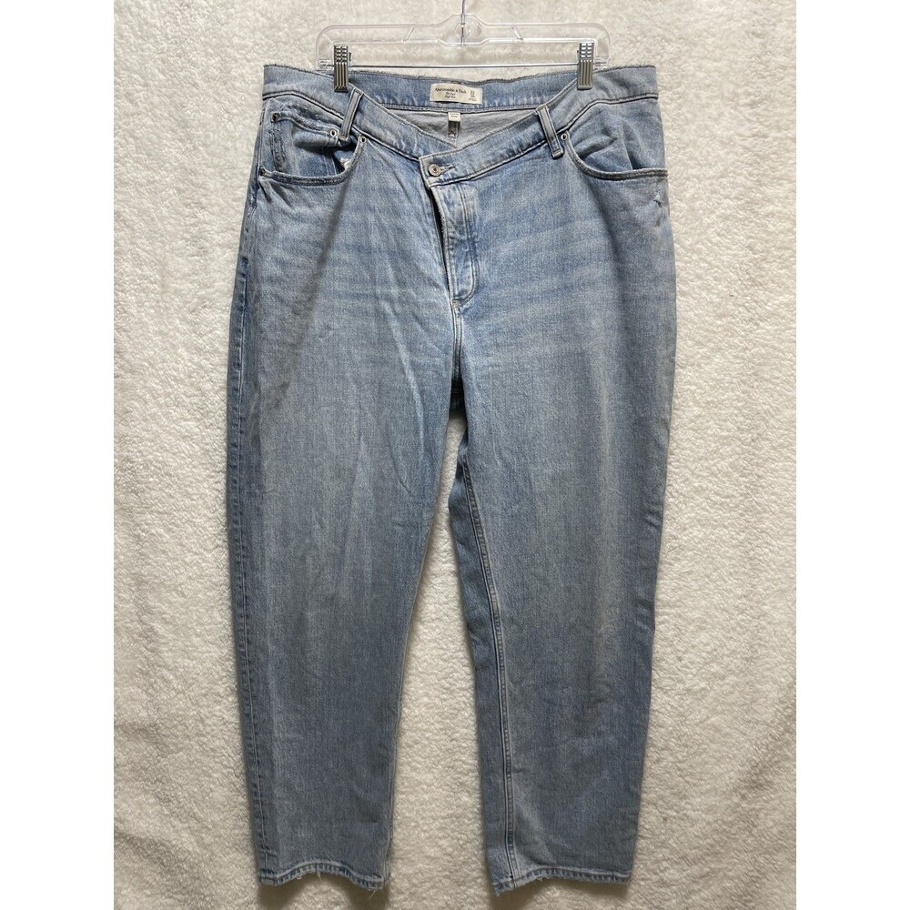 Abercrombie & Fitch “The Dad” High-Rise Straight Leg Jeans. Curve Love 33/16S